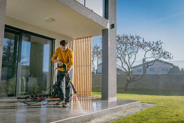 Best Animal Enclosure Cleaning  in Oak Ridge, FL